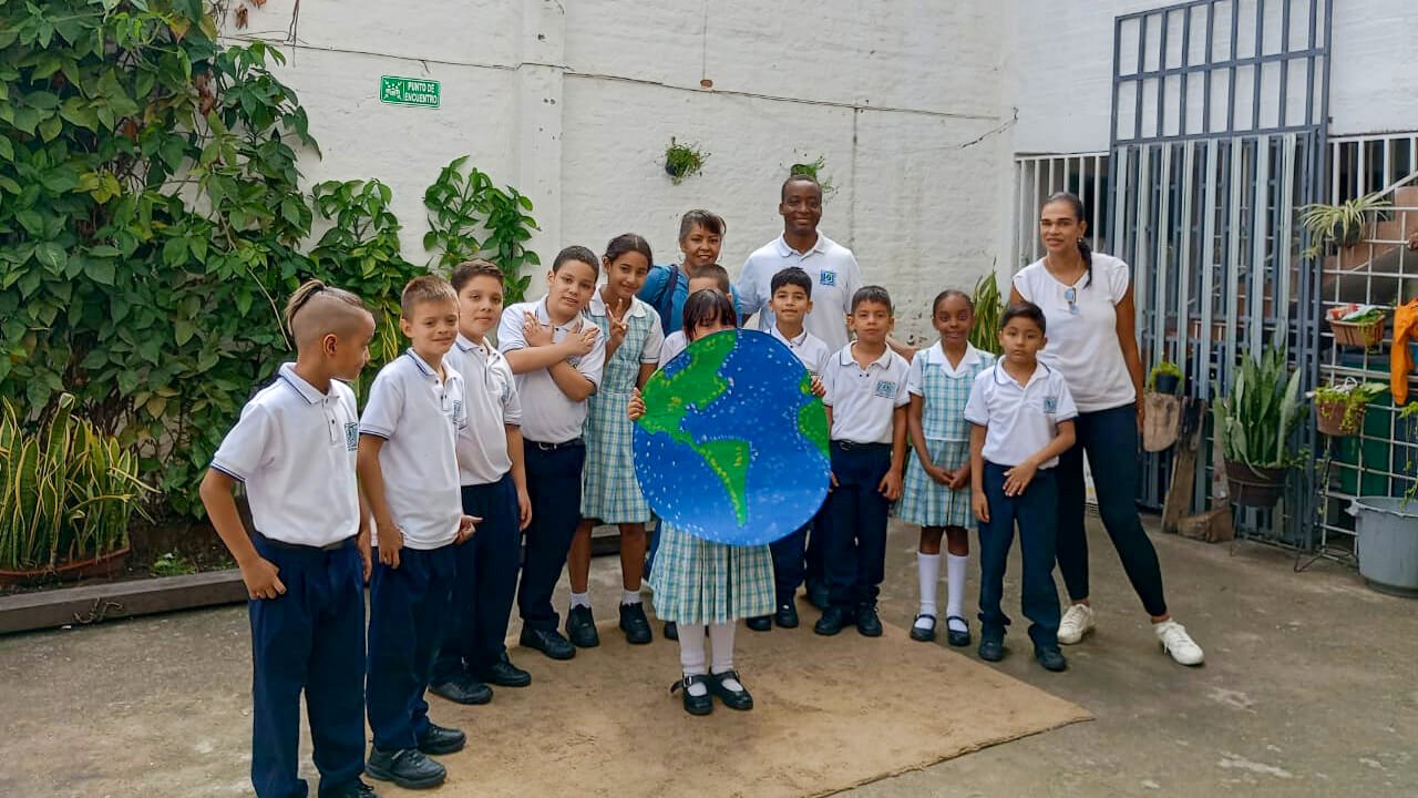 estudiantes-del-liceo-talento-en-actividad-ecologica